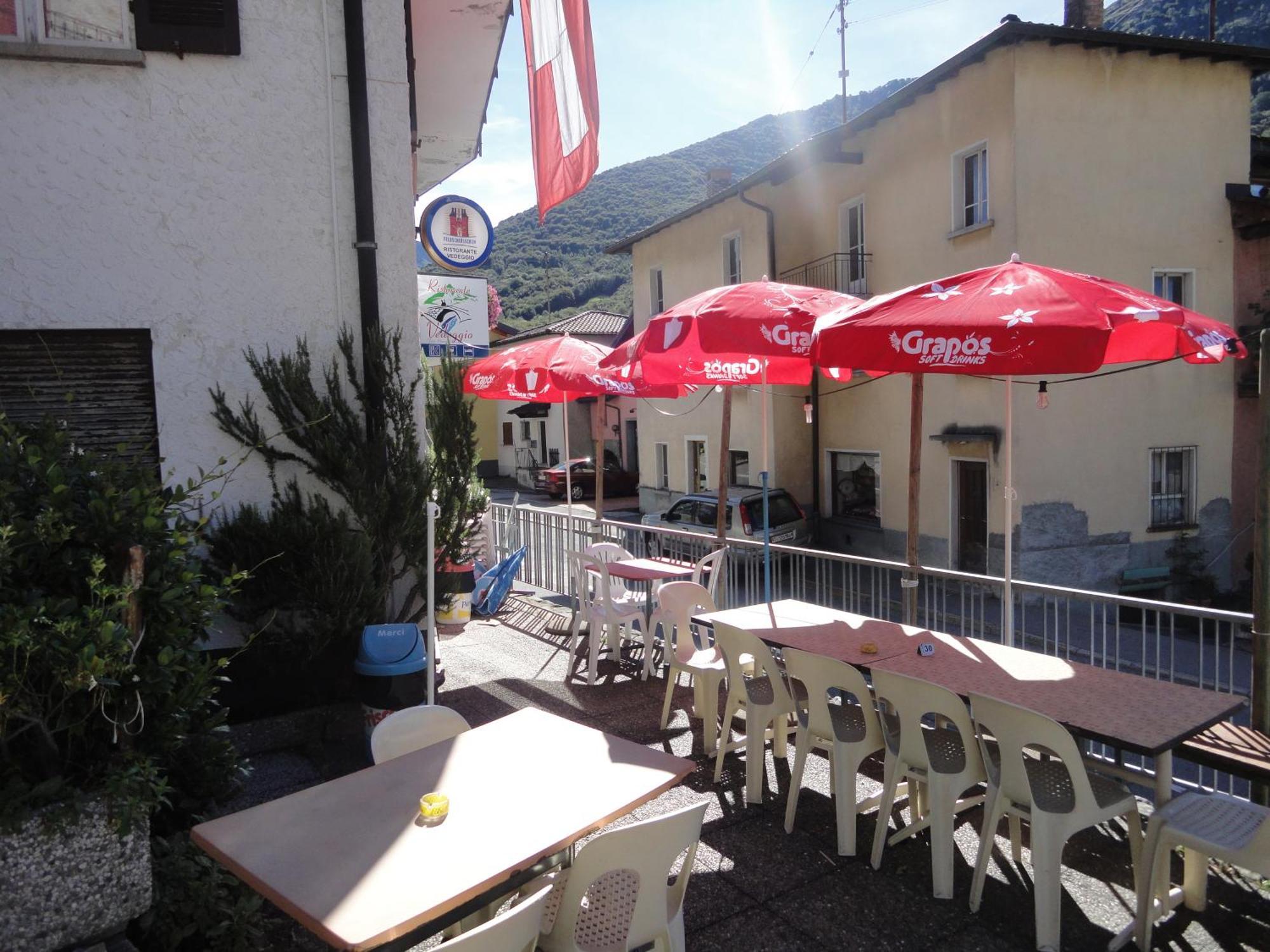 ホテル Ristorante Vedeggio Isone エクステリア 写真
