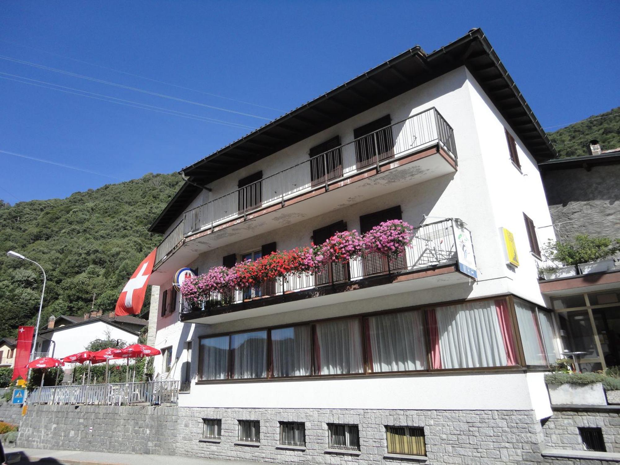 ホテル Ristorante Vedeggio Isone エクステリア 写真